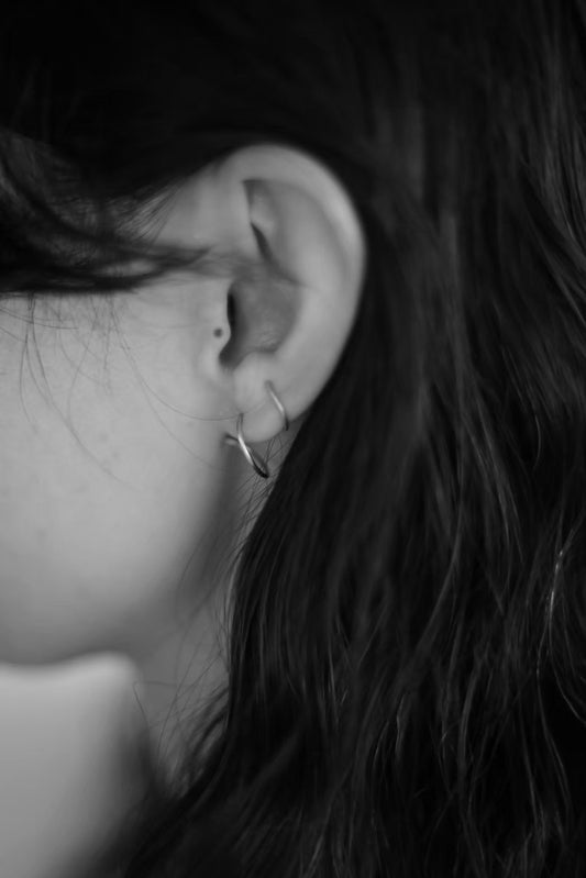 E pierced earring / SV